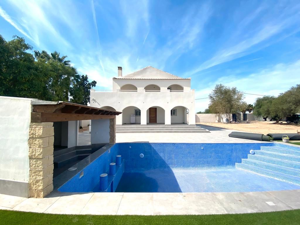 Vista exterior de Casa o xalet en venda en Catral amb Aire condicionat, Calefacció i Jardí privat