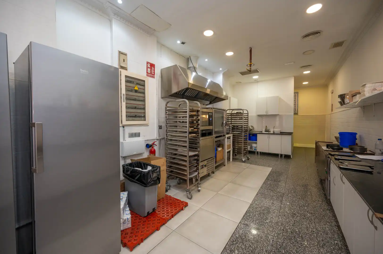 Cuina de Local de lloguer en Madrid amb Aire condicionat