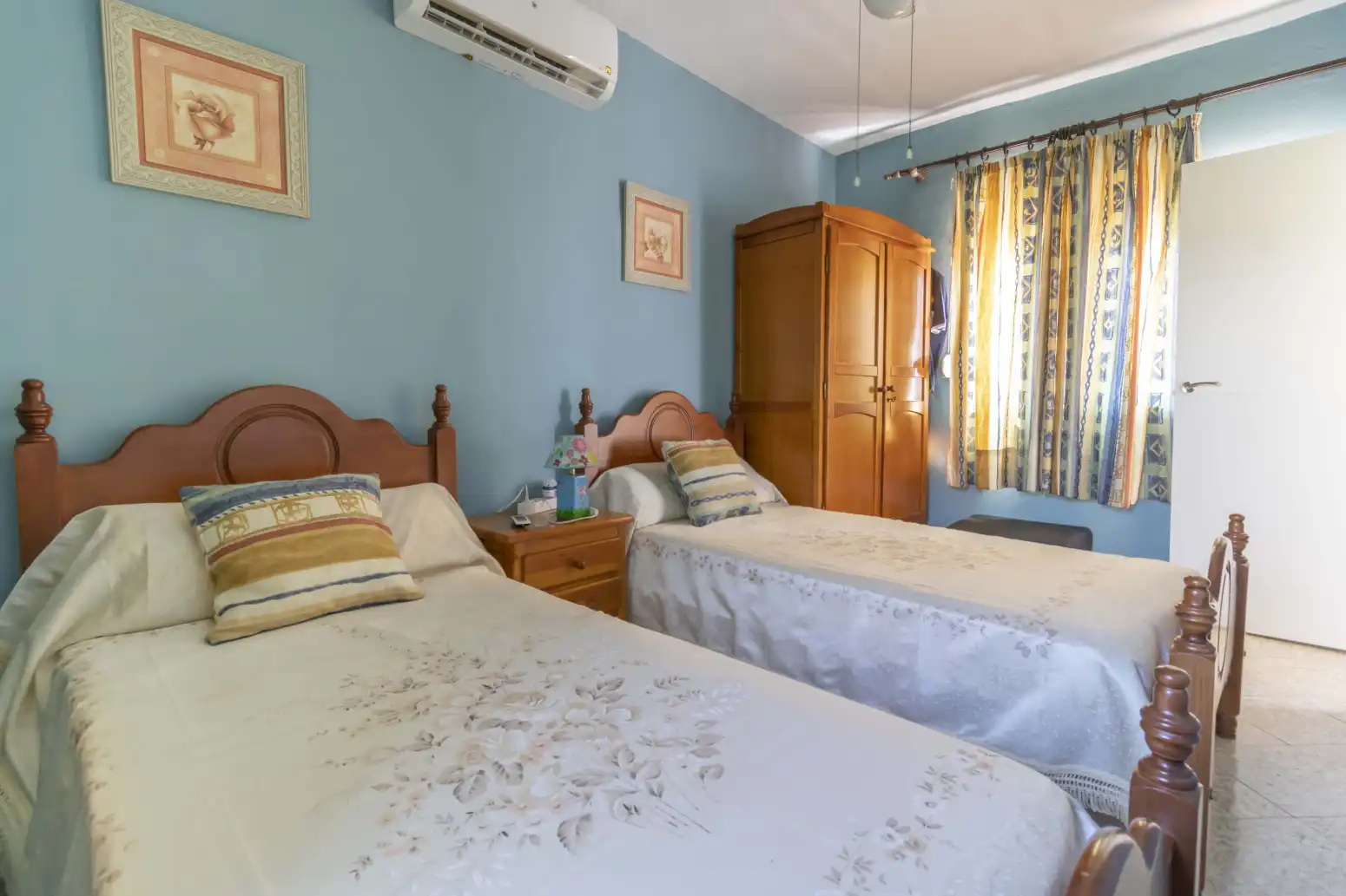 Schlafzimmer von Haus oder Chalet zum Verkauf in Espartinas mit Klimaanlage, Terrasse und Schwimmbad