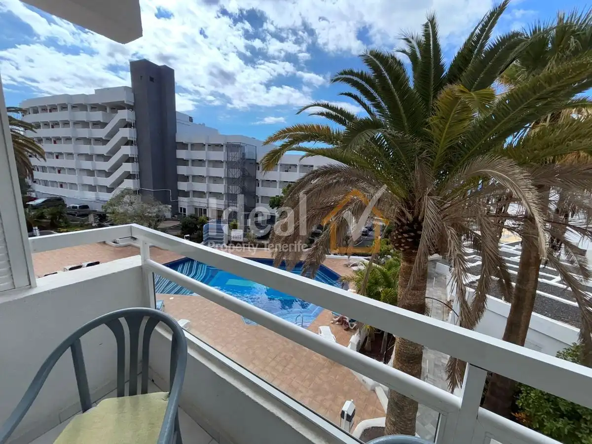 Apartamento con piscina en venta en Costa Adeje