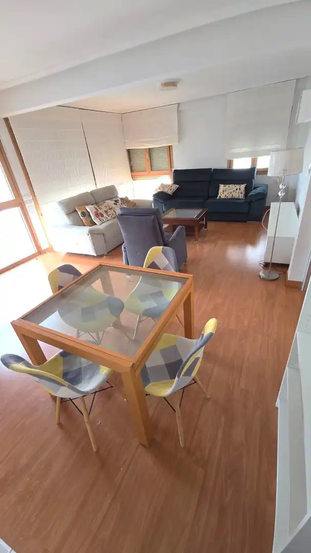 Menjador de Apartament de lloguer en Cáceres amb Aire condicionat, Calefacció i Moblat