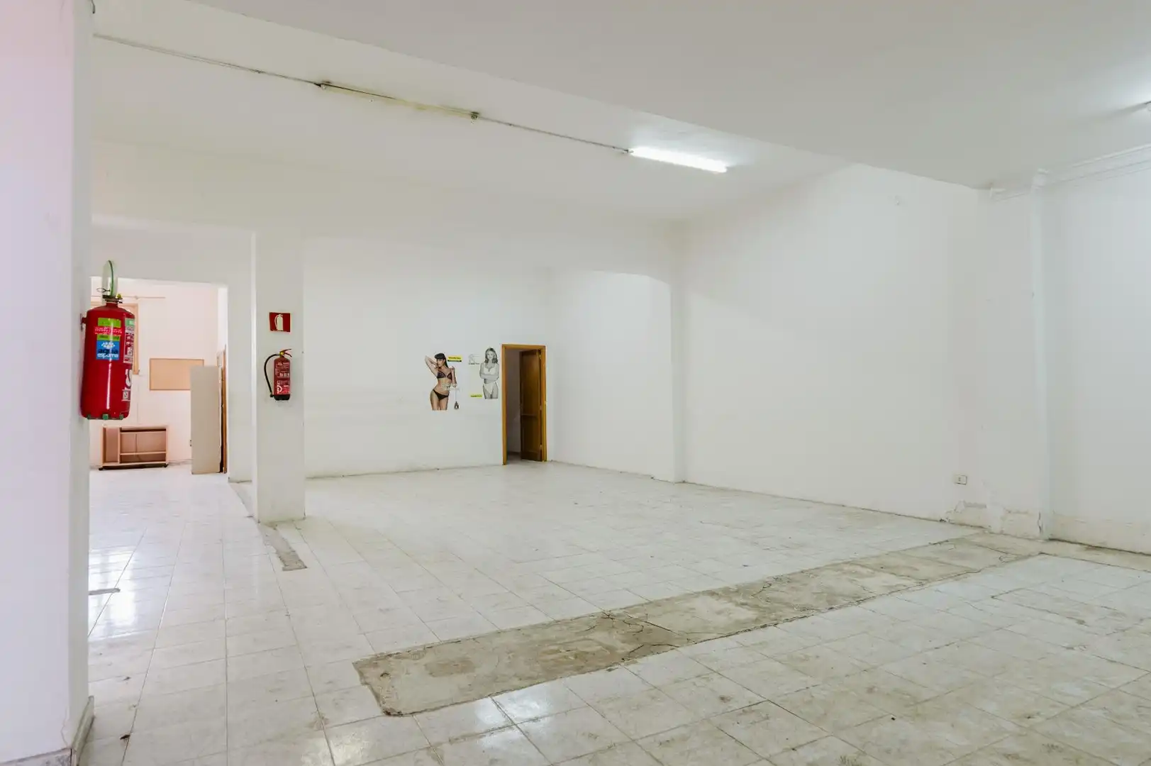Business premises for sale in Avenida AVENIDA DE CARLOS V 32, imagen 7