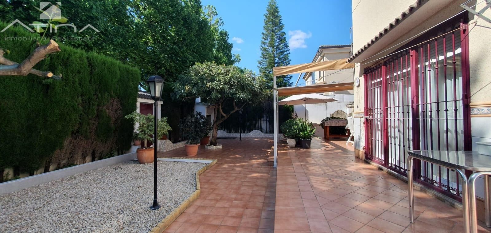 Vista exterior de Casa o xalet en venda en Gandia amb Aire condicionat, Calefacció i Jardí privat