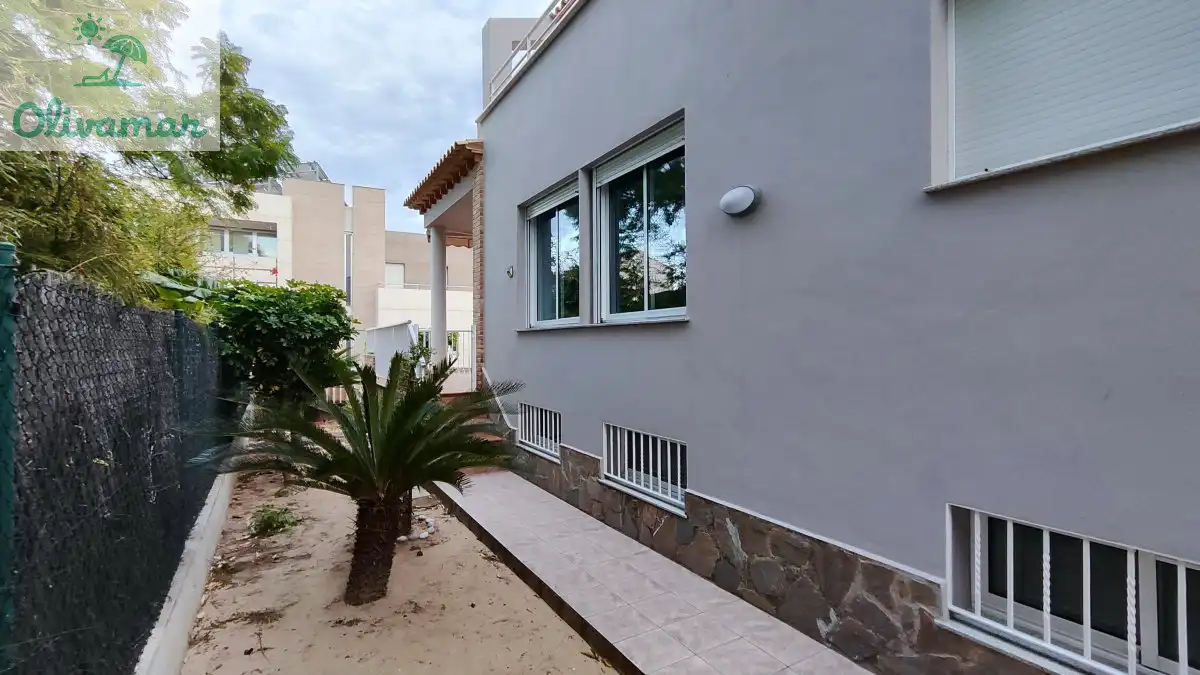Vista exterior de Casa o xalet en venda en Oliva amb Moblat