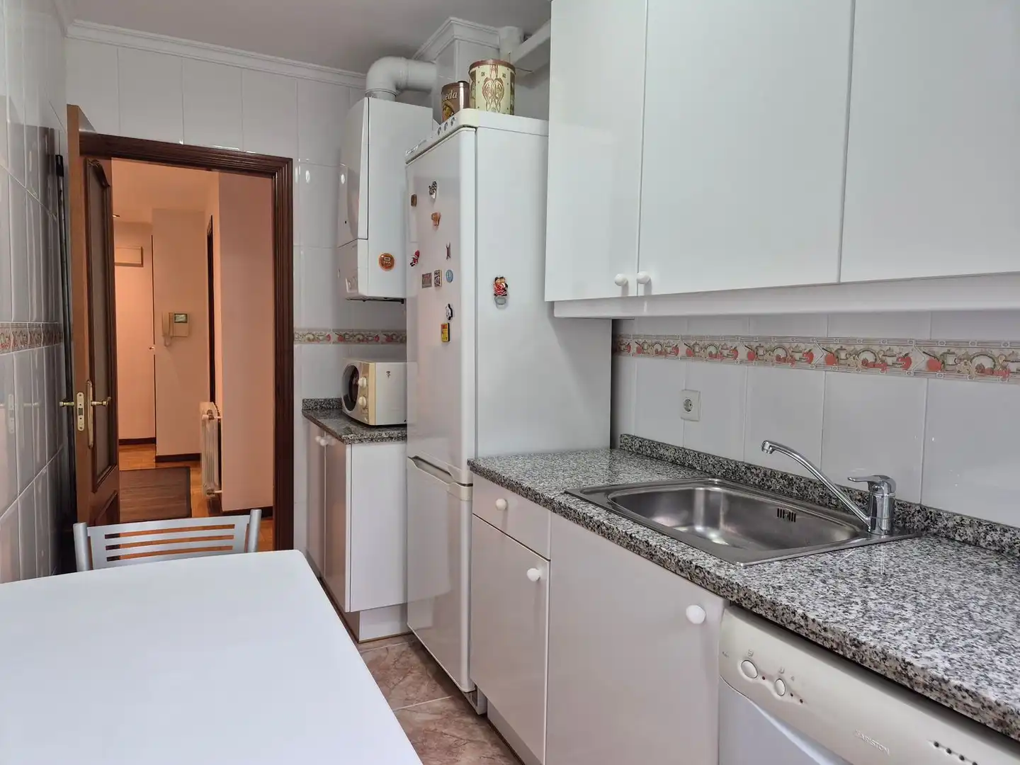 Küche von Wohnung zum Verkauf in Gijón  mit Heizung, Abstellraum und Schwimmbad