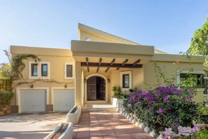 Chalet con piscina en venta en Calahonda, imagen 2