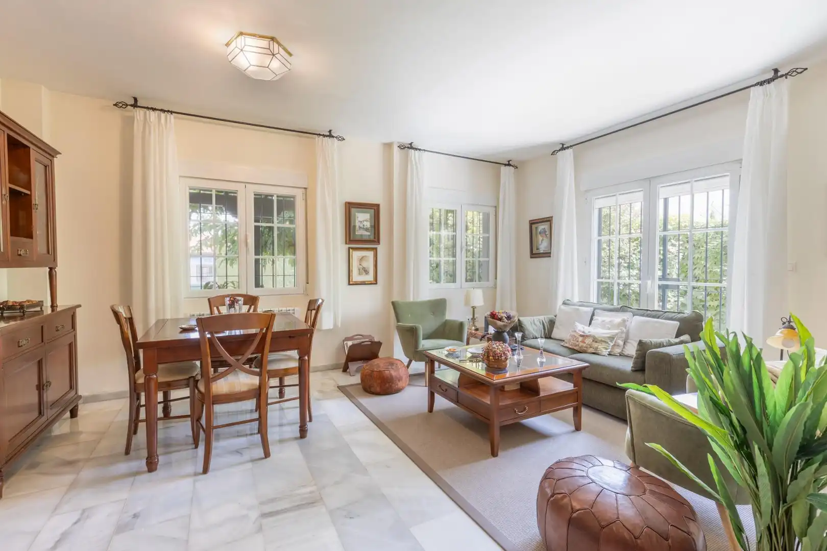 Sala d'estar de Casa adosada en venda en La Zubia amb Aire condicionat, Calefacció i Jardí privat