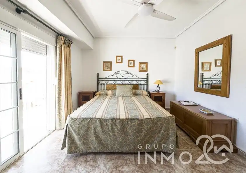 Vista exterior de Casa adosada en venta en Sueca con Aire acondicionado, Calefacción y Jardín privado