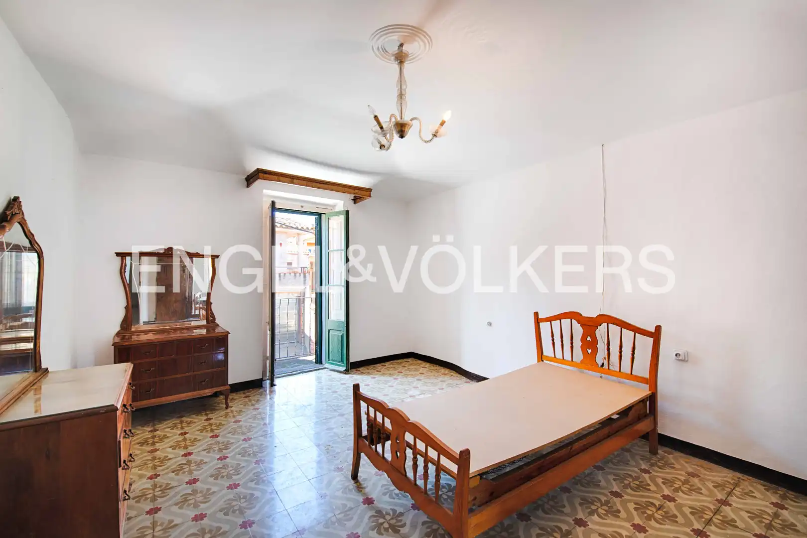 Habitación de Casa adosada en venta en Garriguella con Calefacción, Jardín privado y Terraza