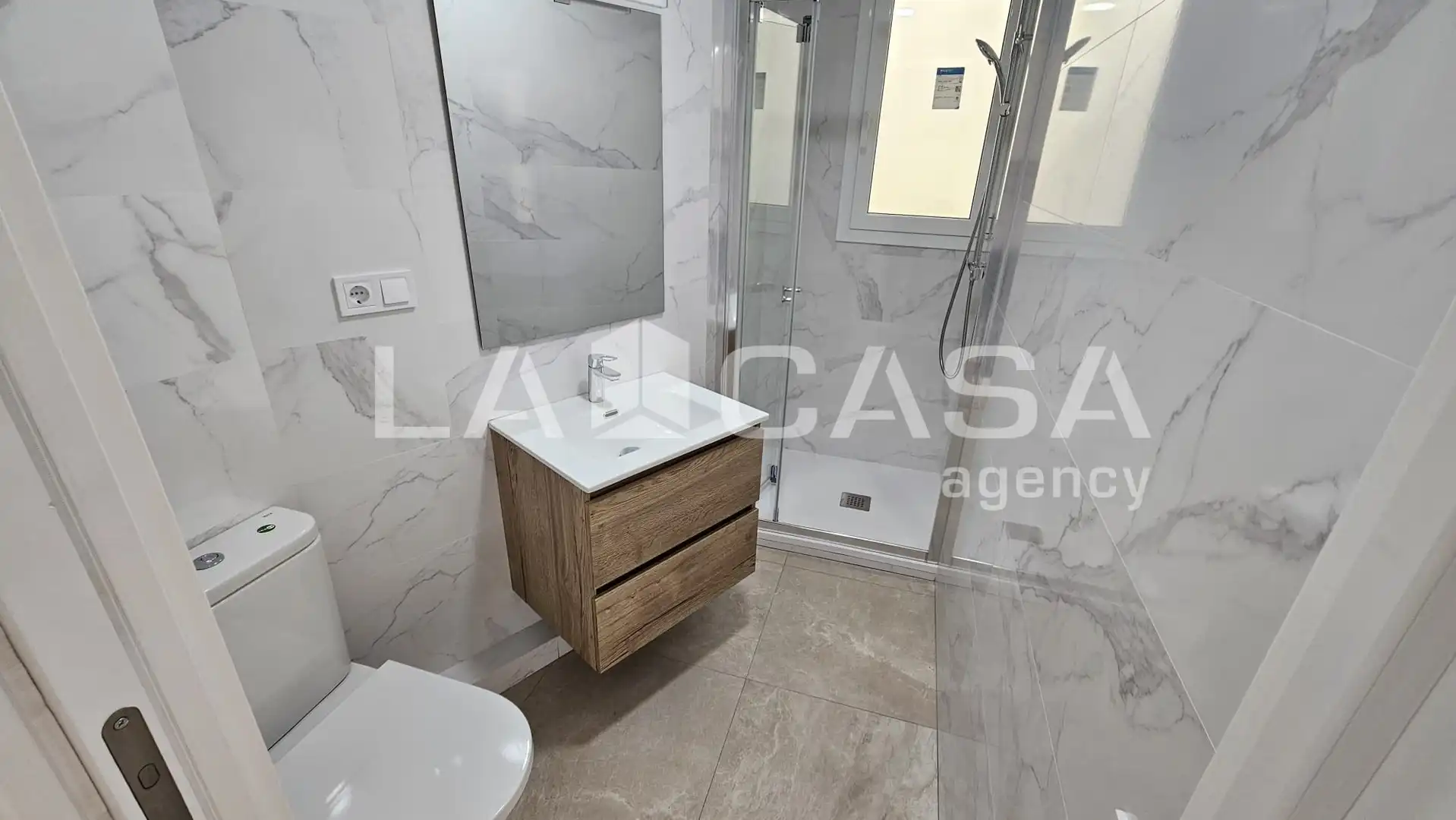 Bathroom of Flat for sale in Santa Coloma de Gramenet