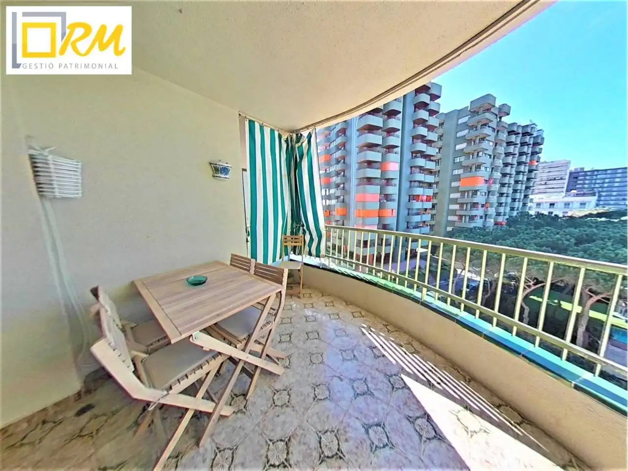 Terraza de Piso en venta en Castell d'Aro, Platja d'Aro i s'Agaró con Calefacción, Terraza y Balcón