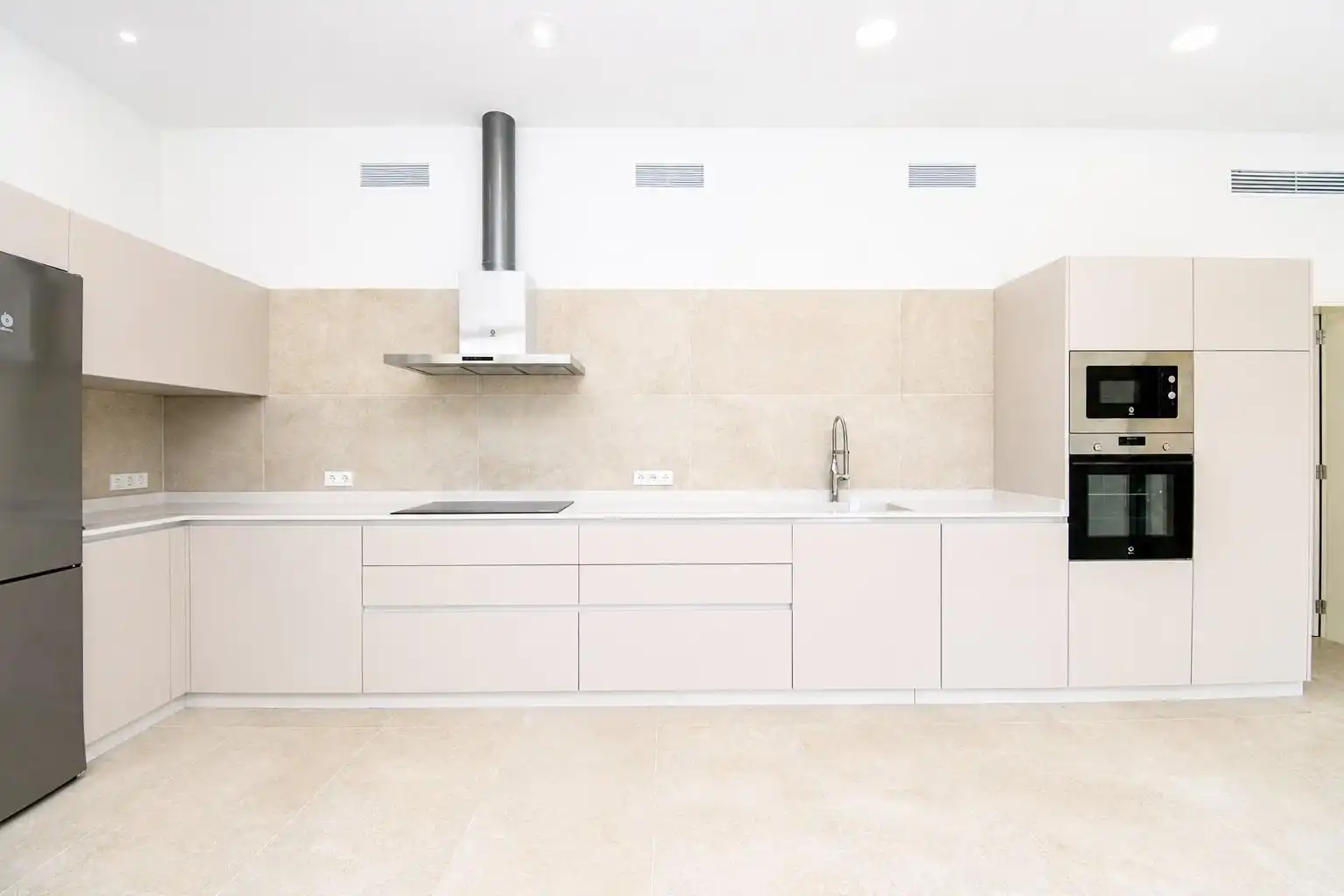 Cocina de Finca rústica en venta en Muro con Aire acondicionado, Calefacción y Jardín privado