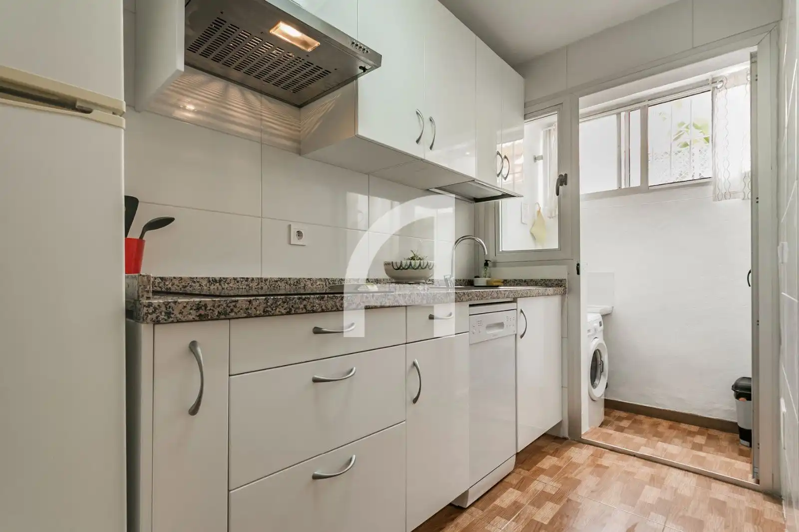 Küche von Einfamilien-Reihenhaus zum Verkauf in Estepona mit Heizung, Terrasse und Schwimmbad
