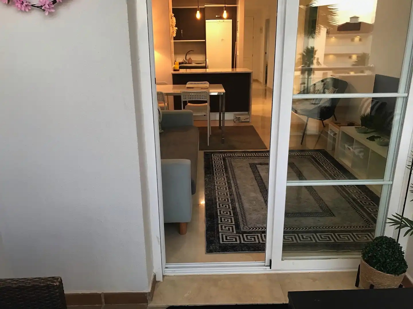Wohnungen zum Verkauf in Manilva mit Klimaanlage, Terrasse und Abstellraum