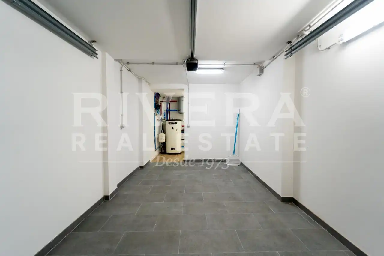 Casa adosada en venta en Vigo  con Calefacción y Jardín privado
