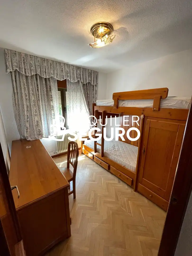 Bedroom of Flat for rent in Madrid  with Air Conditioner, Heating and Swimming Pool