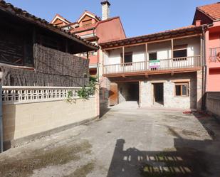 Vista exterior de Casa adosada en venda en Oviedo  amb Terrassa