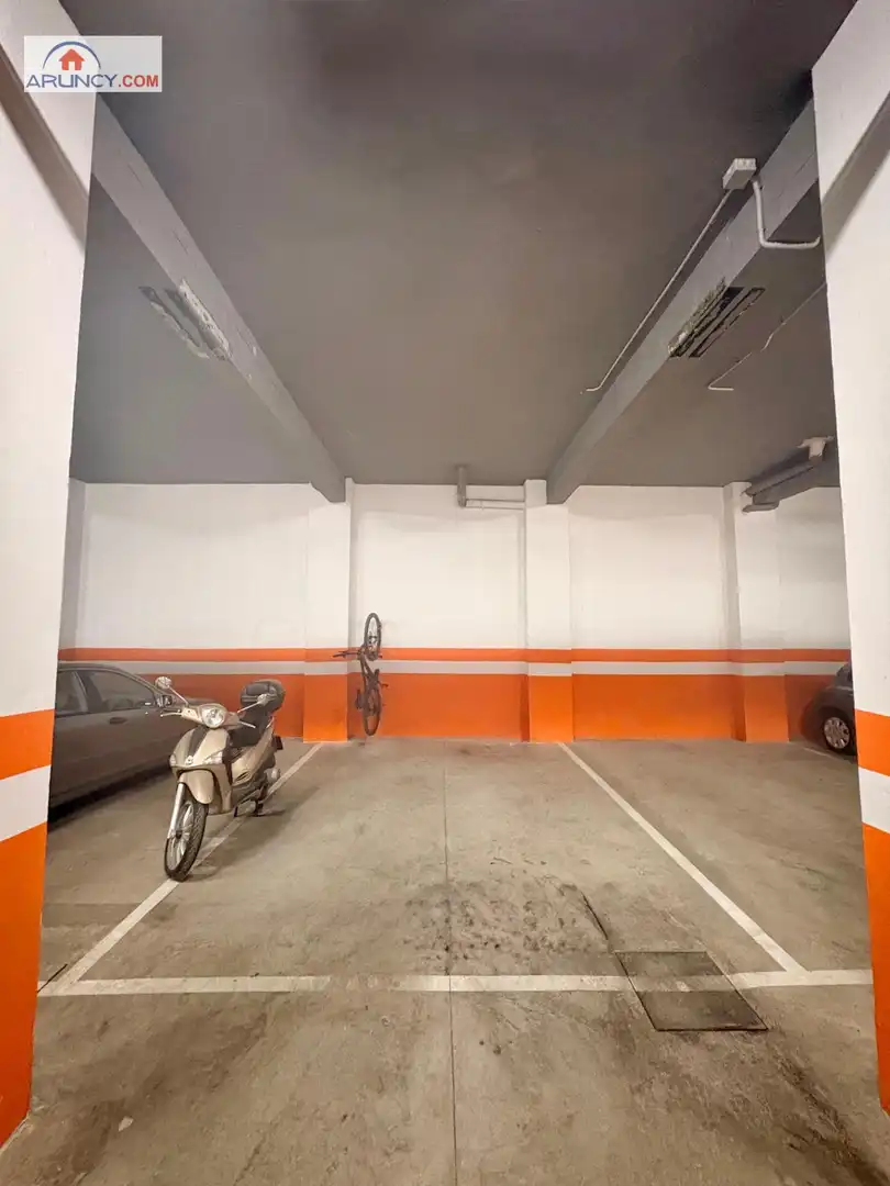 Parking of Flat for sale in Sevilla  with Air Conditioner and Furnished