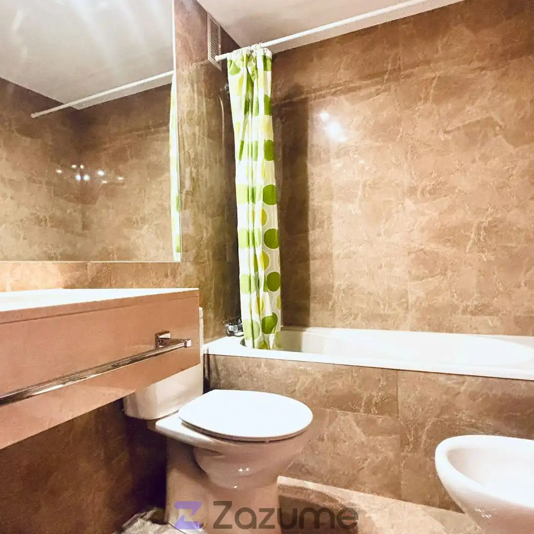 Baño de Apartamento de alquiler en Zaragoza con Aire acondicionado, Calefacción y Parquet