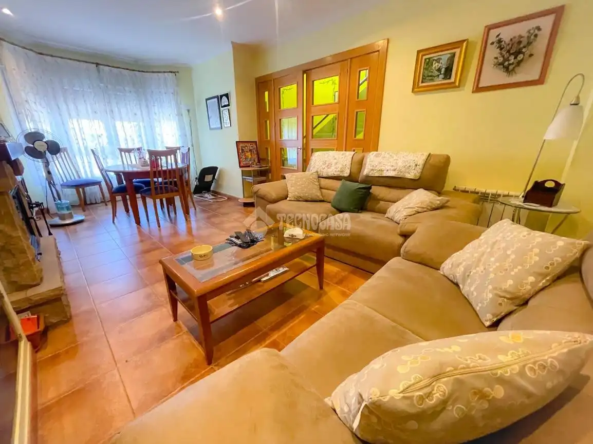 Sala d'estar de Casa o xalet en venda en Guadarrama amb Calefacció