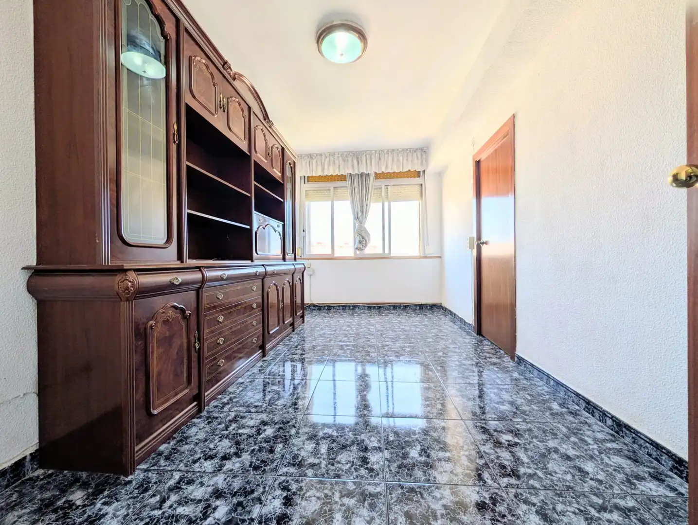 Living room of Flat for sale in Cornellà de Llobregat  with Furnished and Alarm