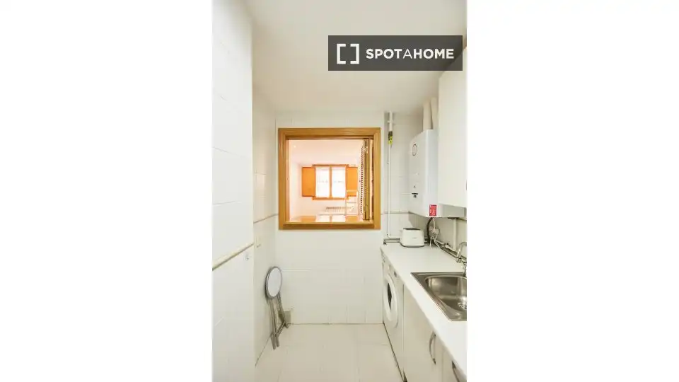 Room in Universidad - Malasaña