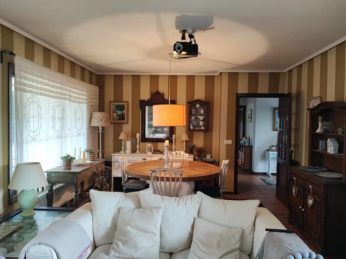 Sala d'estar de Casa o xalet en venda en Nigrán amb Jardí privat, Terrassa i Moblat
