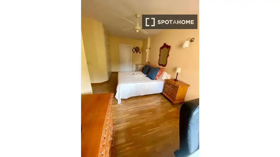 Habitación de Piso de alquiler en Madrid con Aire acondicionado, Calefacción y Amueblado