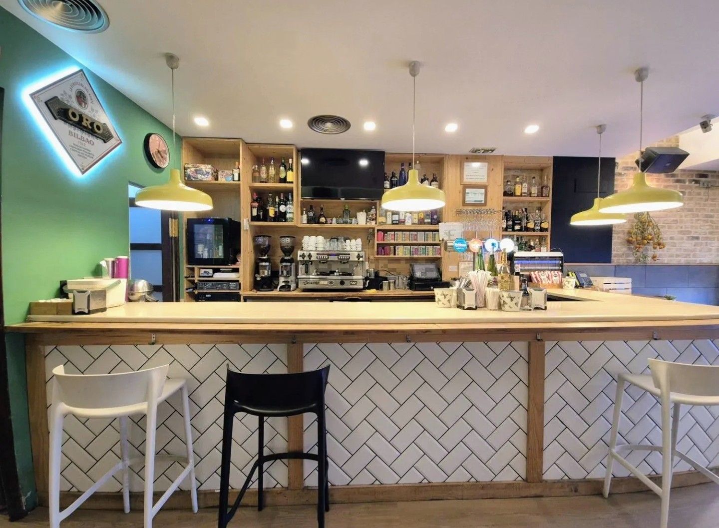 Local en venda en Alonsotegi amb Aire condicionat i Moblat