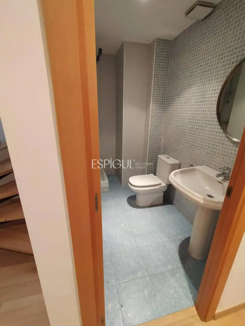 Badezimmer von Maisonette zum Verkauf in Girona mit Klimaanlage, Heizung und Parkett