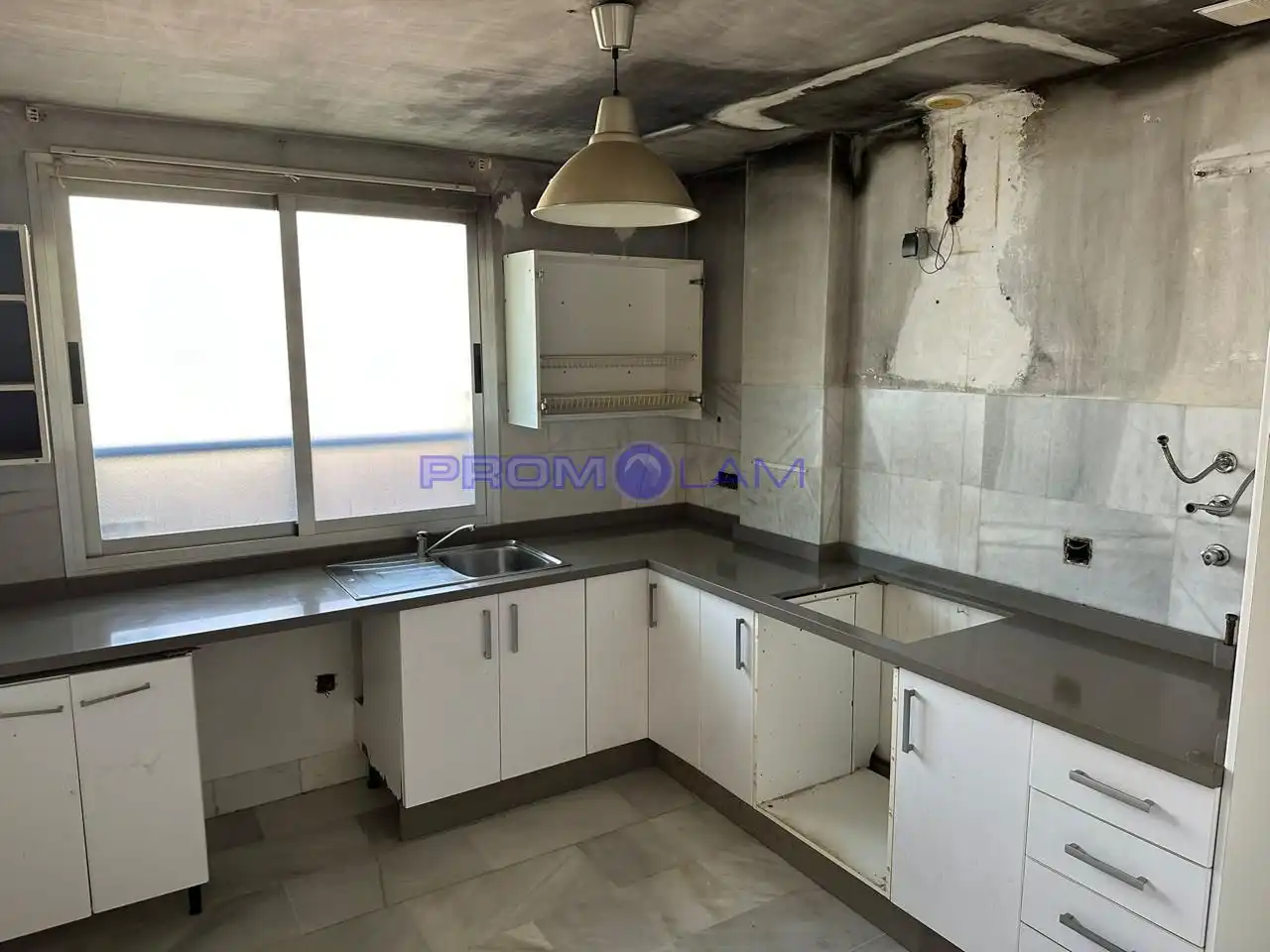 Cuina de Casa o xalet en venda en Bollullos de la Mitación amb Jardí privat i Terrassa