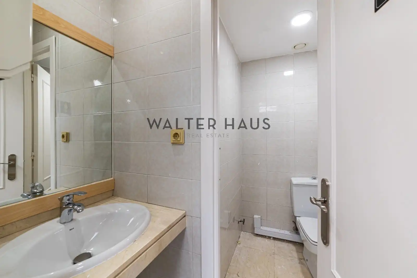 Baño de Oficina de alquiler en Madrid con Aire acondicionado y Calefacción