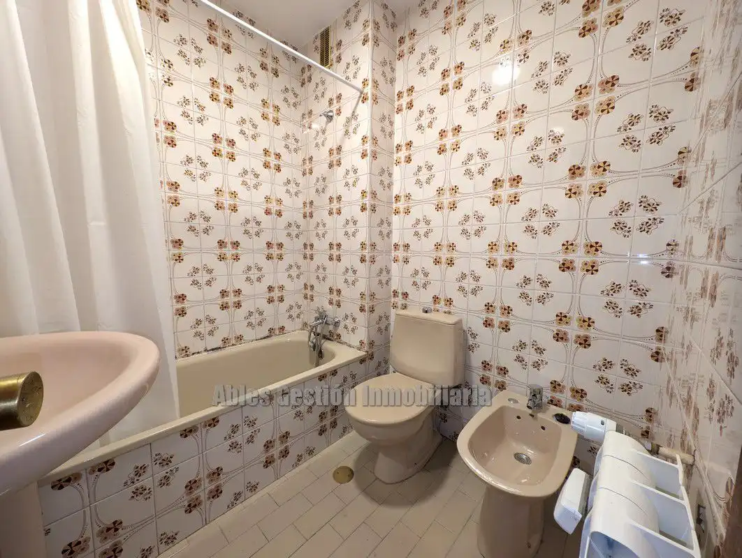 Baño de Piso en venta en Oviedo  con Calefacción, Parquet y Terraza