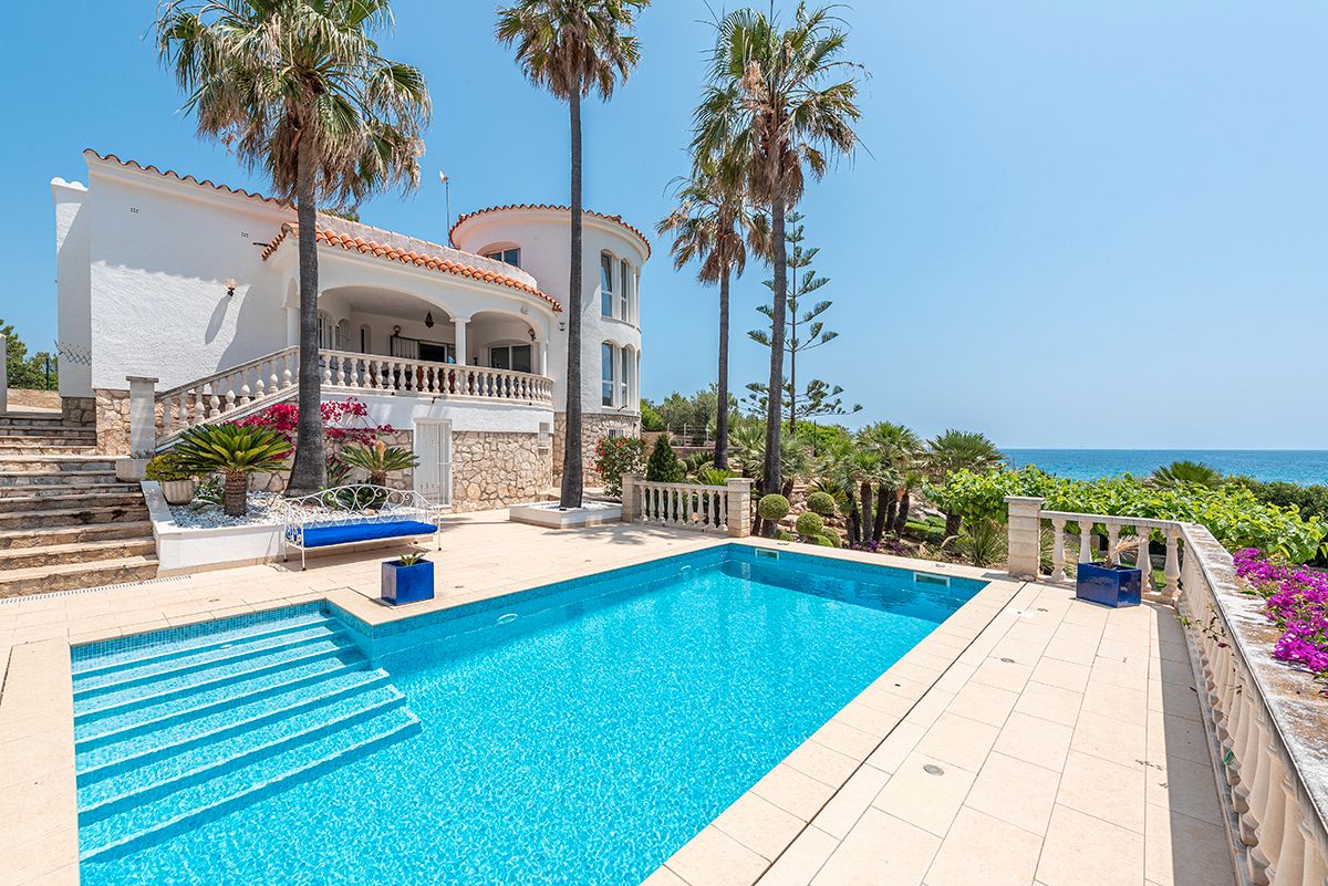 Piscina de Casa o xalet en venda en L'Ametlla de Mar  amb Aire condicionat, Calefacció i Jardí privat
