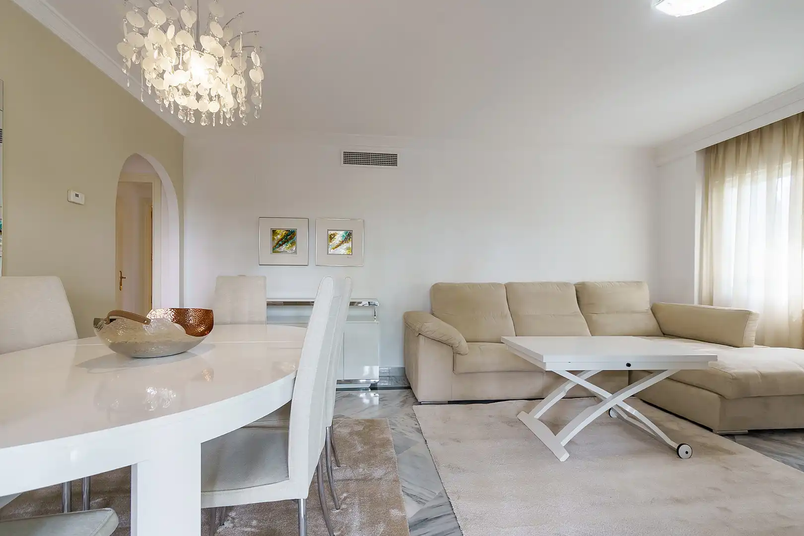 Sala d'estar de Planta baixa de lloguer en Marbella amb Terrassa, Piscina i Piscina comunitària