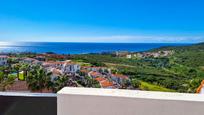 Vista exterior de Àtic en venda en Manilva amb Aire condicionat i Terrassa