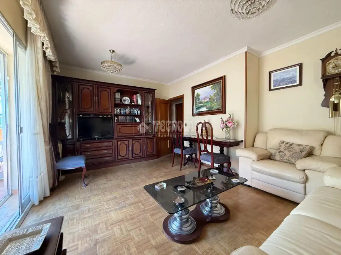 Living room of Flat for sale in Madrid  with Air Conditioner, Heating and Parquet flooring