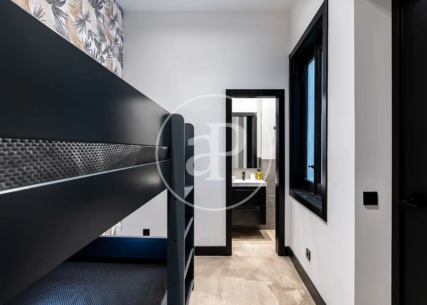 Flat for rent in Madrid  with Air Conditioner, Heating and Furnished