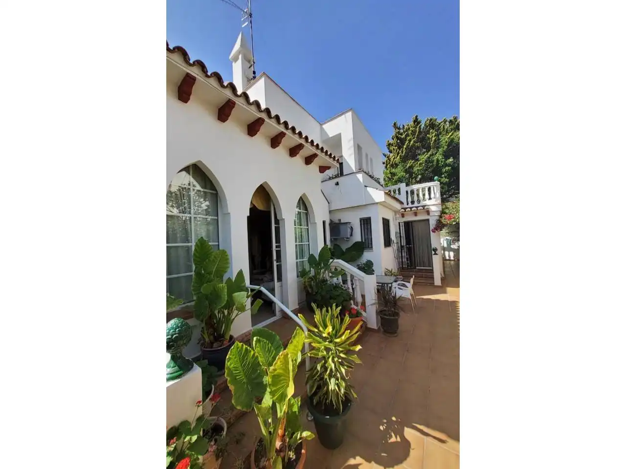Vista exterior de Casa o chalet en venta en Almuñécar con Aire acondicionado, Jardín privado y Piscina comunitaria