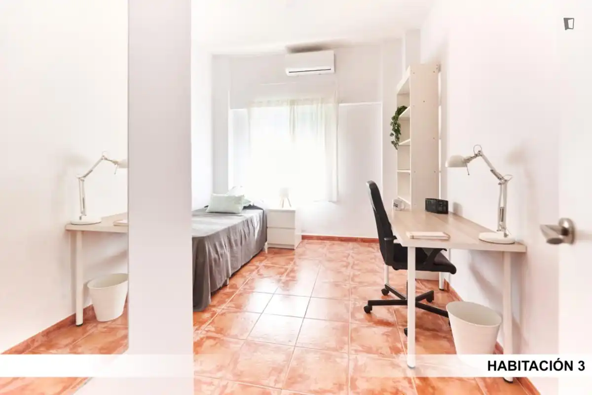 Dormitori de Apartament per a compartir en Alcalá de Guadaira amb Aire condicionat, Calefacció i Moblat