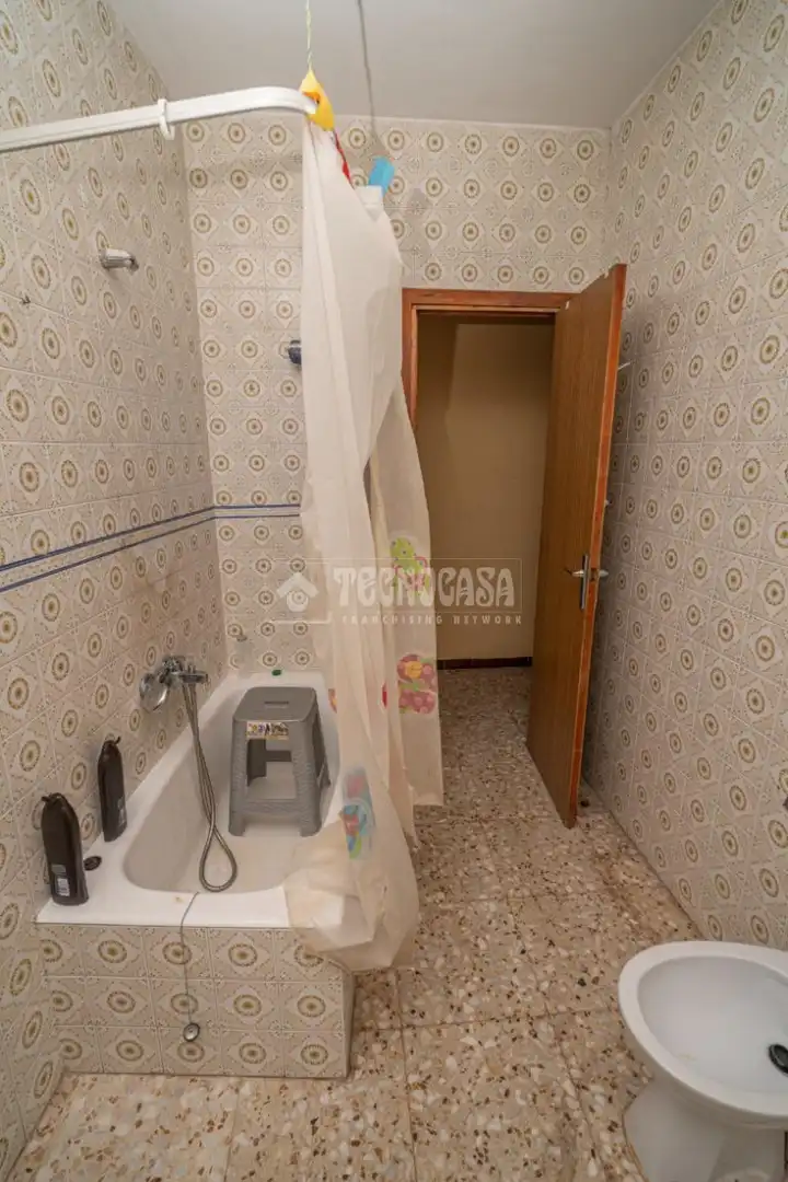 Bany de Casa adosada en venda en Linares amb Terrassa, Traster i Balcó