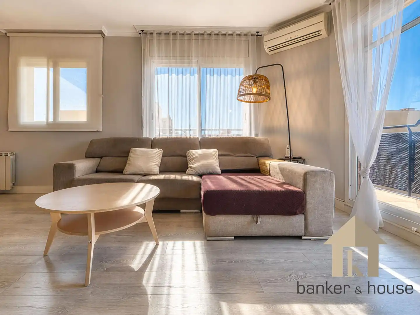 Wohnzimmer von Dachboden zum Verkauf in Barcelona mit Klimaanlage, Heizung und Terrasse