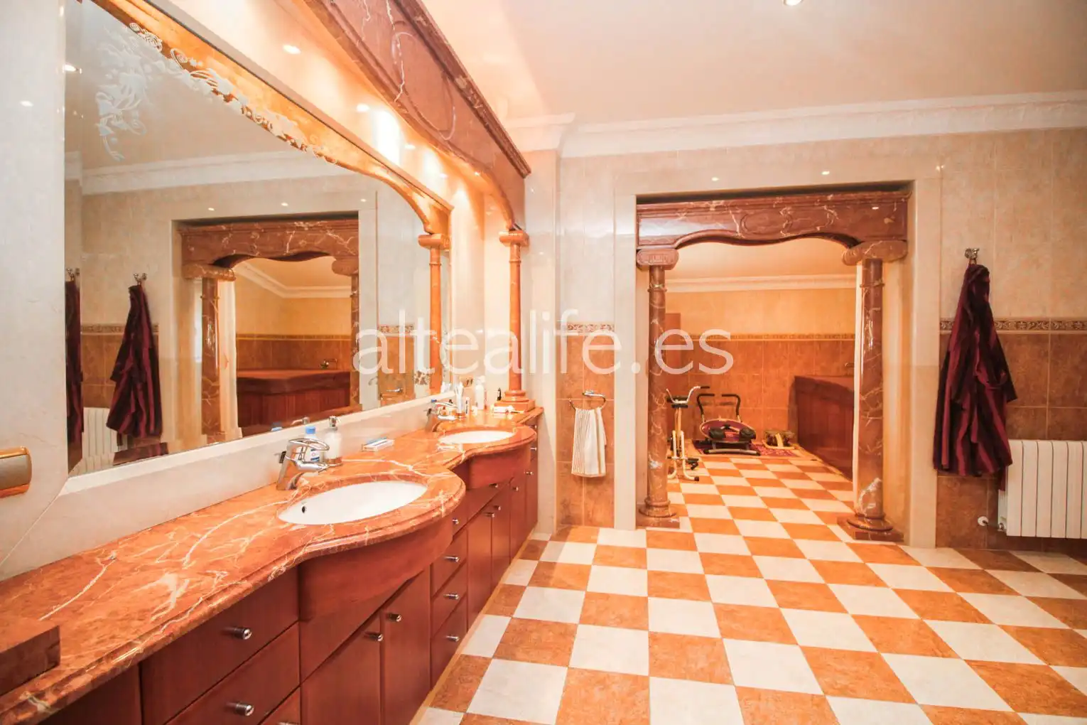 Baño de Casa o chalet en venta en L'Alfàs del Pi con Aire acondicionado, Calefacción y Jardín privado