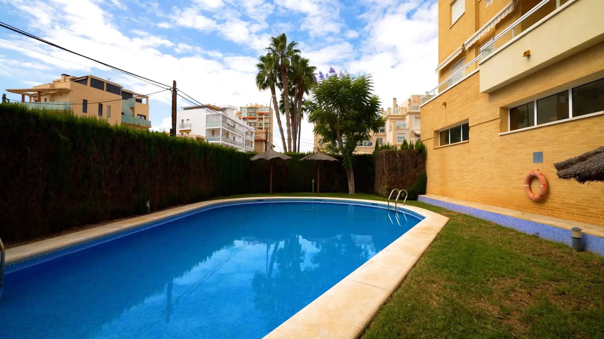 Piscina de Planta baja en venta en El Campello con Aire acondicionado, Calefacción y Jardín privado