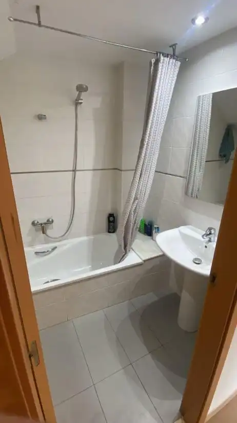 Badezimmer von Dachboden zum Verkauf in Ulldecona mit Klimaanlage, Heizung und Terrasse