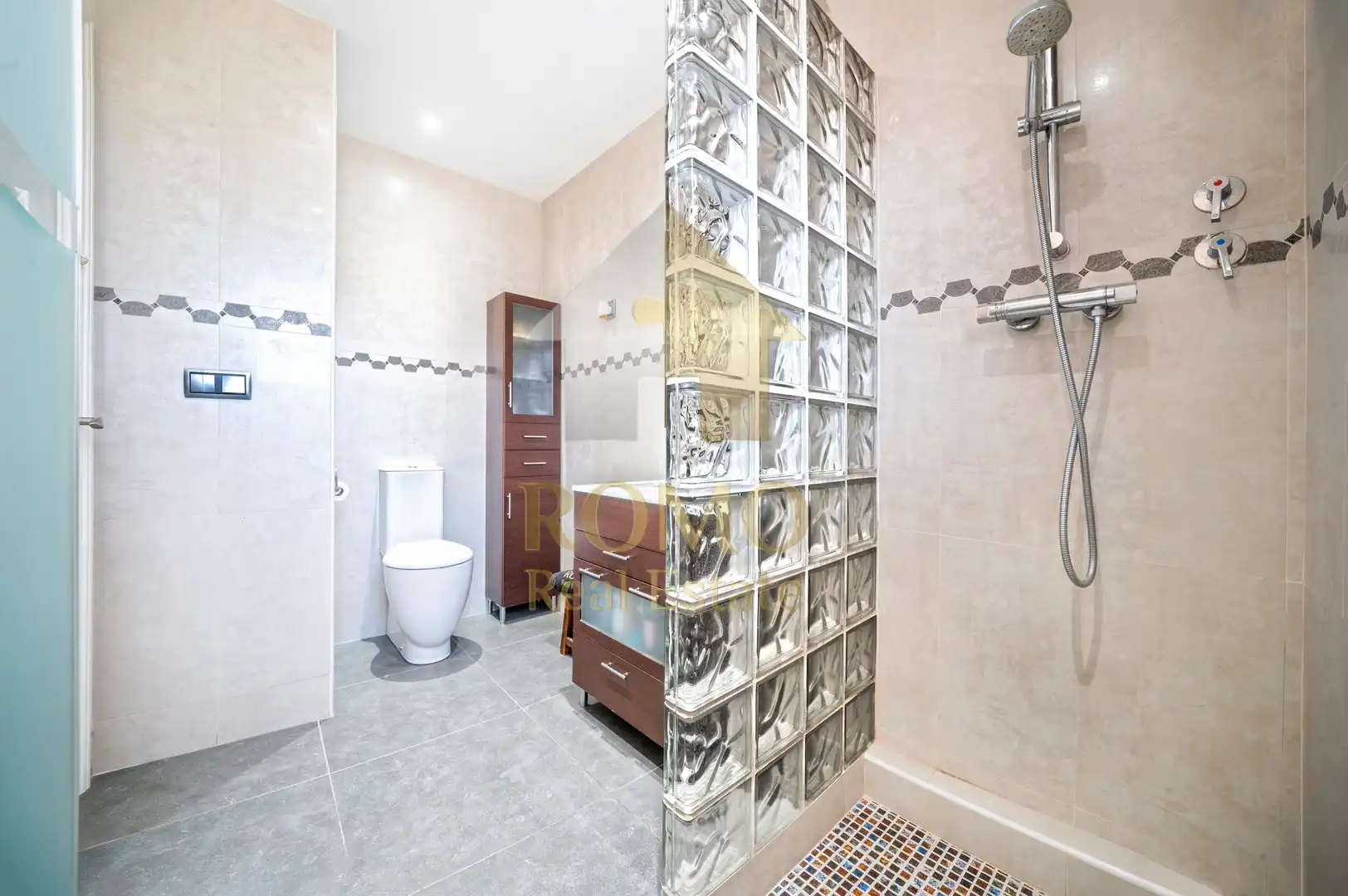 Baño de Casa o chalet en venta en Santa Perpètua de Mogoda con Aire acondicionado, Calefacción y Jardín privado