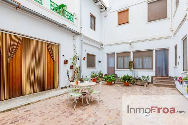 Casa-chalet en Venta en Centro