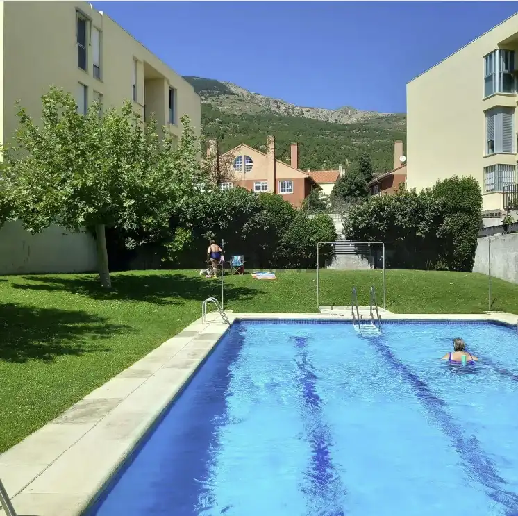 Piscina de Pis en venda en San Lorenzo de El Escorial amb Calefacció, Traster i Piscina comunitària