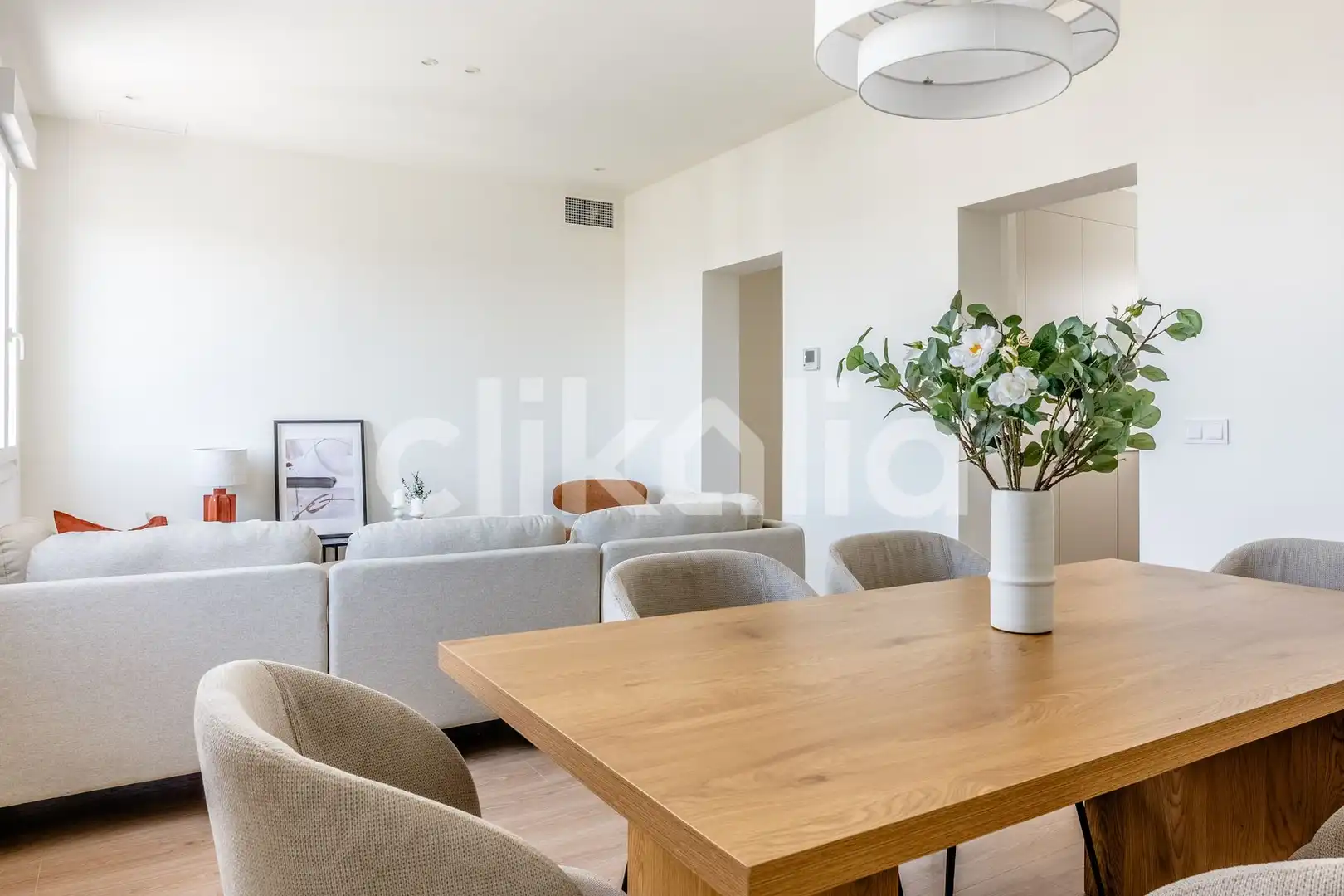 Sala d'estar de Pis en venda en Sevilla amb Aire condicionat i Jardí privat