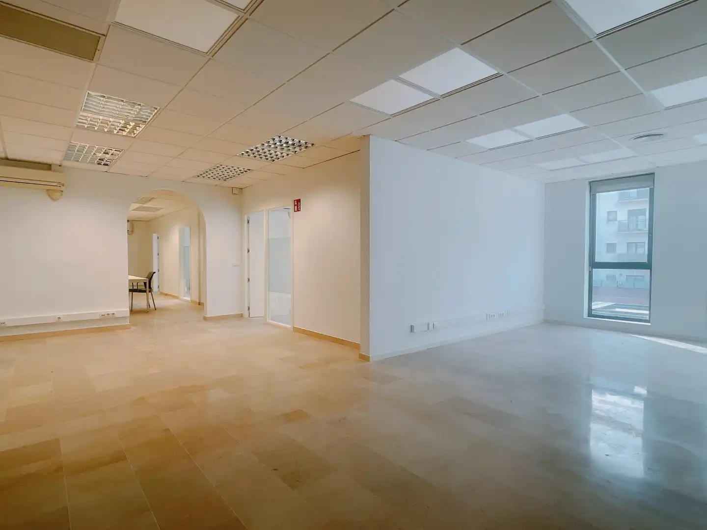 Büro zur Miete in Girona mit Klimaanlage und Heizung